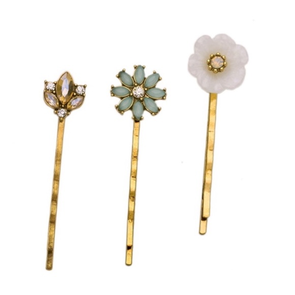 Pretty White Green Spring Floral Flower Rhinestone Hair Clips - Picture 1 of 6